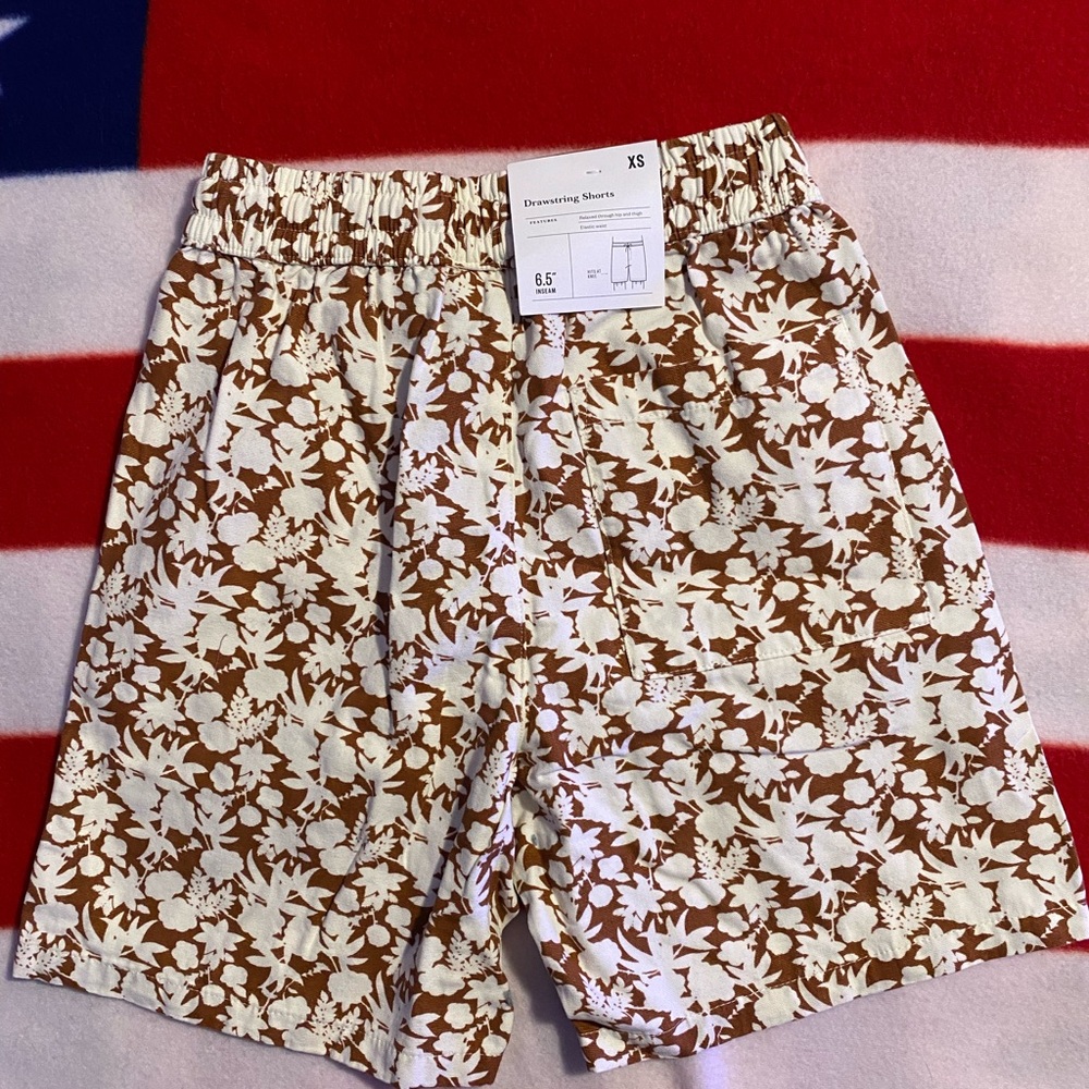 Good fellow women's drawstring shorts. Size XS inseam 6.5 inches brand new.